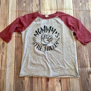 Tink and Key Mommy’s Little Turkey Raglan Tee in Gray and Heathered Burgundy
